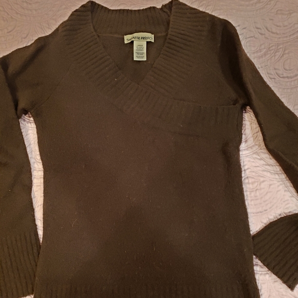 Brown cross-over vneck long sleeve brown sweater - Picture 2 of 4